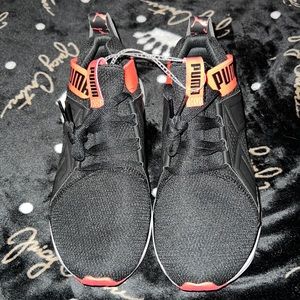 Puma shoes never worn size 5